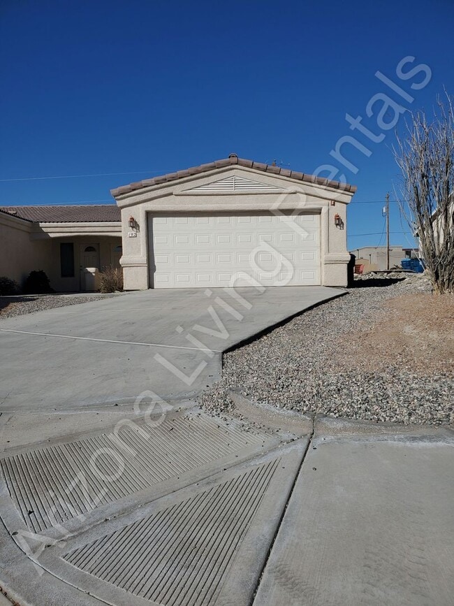 Building Photo - 3005 Palisades Dr Unit 102