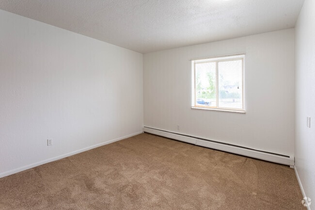2 BR, 1 BA - 920 SF