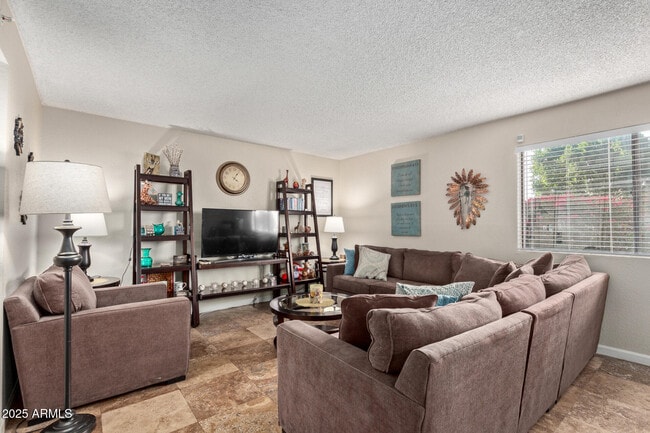 Photo - 8155 E Roosevelt St Unidad 112