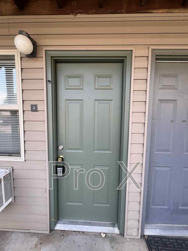 Photo - 930 N Goetz Blvd