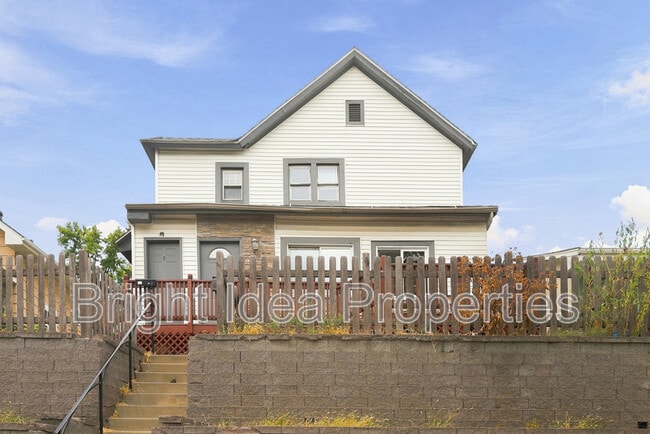 Photo - 1097 Suburban Ave E