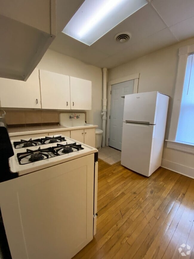 Building Photo - Spacious One Bedroom on the Northside Unit 10 Rental