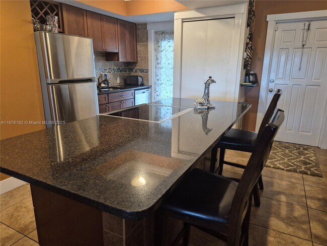 Photo - 1510 SE 15th St Unidad 305