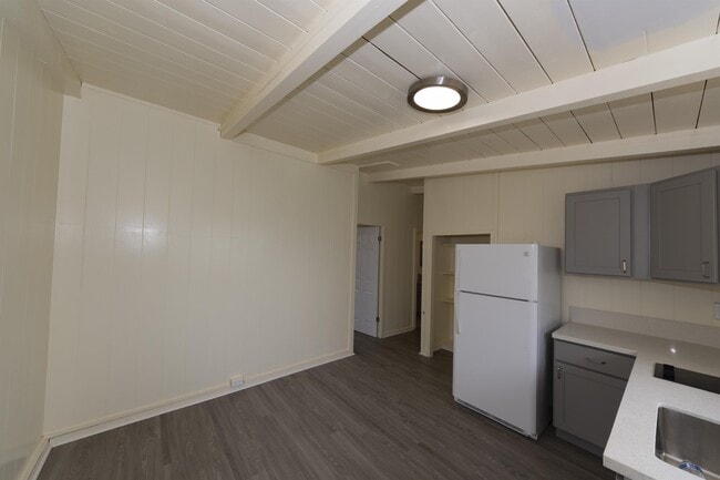 Photo - 723 Hoomalimali St