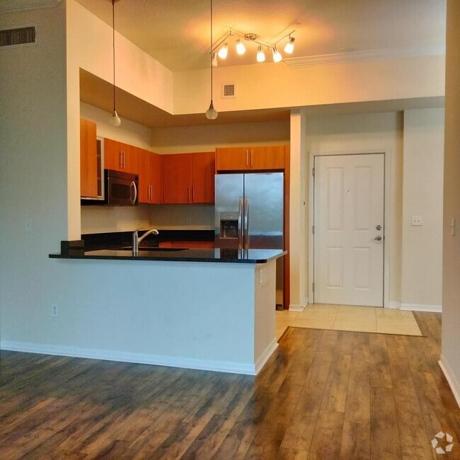 Building Photo - 600 S Dixie Hwy Unit 403 Rental