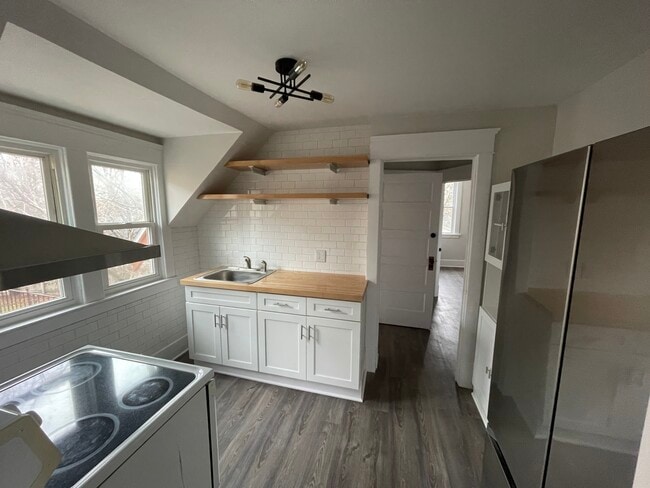 Photo - 2014 Hertel Ave Unit Upper