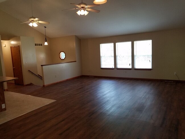 Photo - 4 bd, 3 ba house, NW Columbia, quick access to Stadium/I-70, screened porch