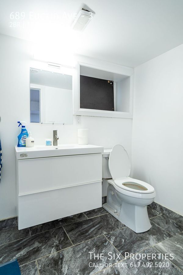 Photo - Beautiful 2 Bedroom Lower Level Annex Apartment Unité 3