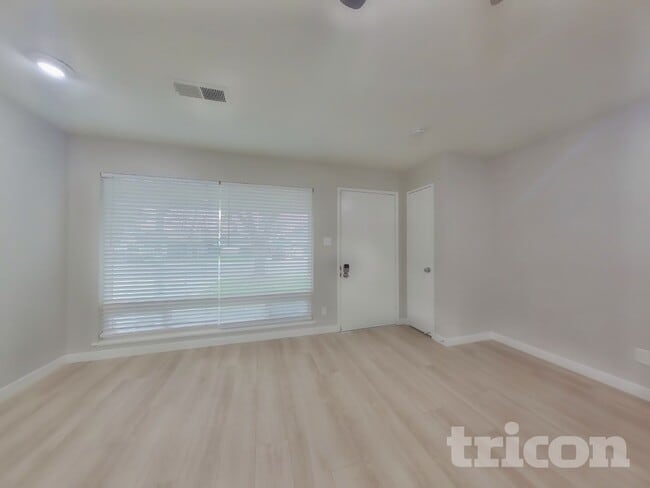 Photo - 126 Frost Dr