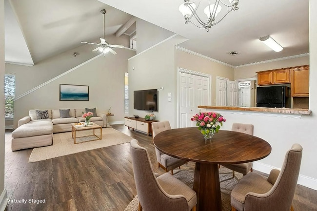 Photo - 7300 Burbank Dr