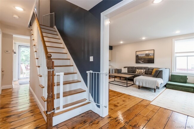Photo - 120 Verplanck Ave