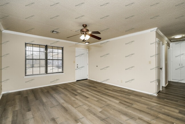 Photo - 608 W 47th Pl