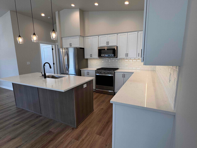 Photo - 896 E RR Ave Townhome