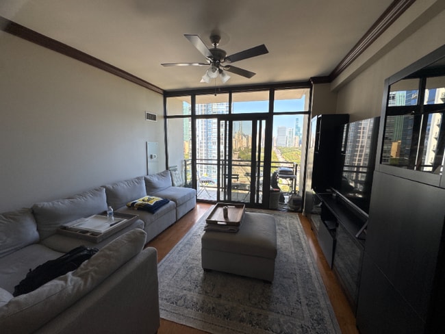 Photo - 233 E 13th St Unidad 1604