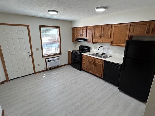 Photo - Updated 2 Bedroom and 1.5 Bath Townhome - ... Unit 1520-B Hawk Cir