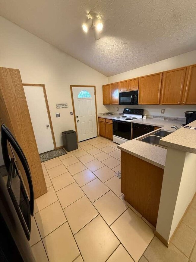 Photo - 8282 Mira St