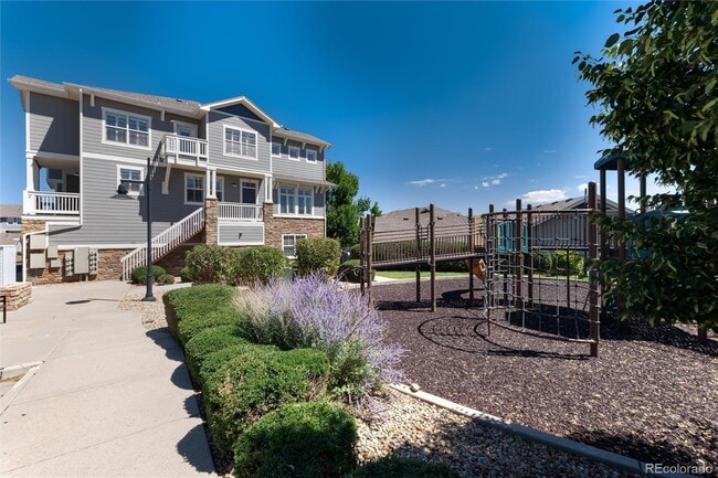 Photo - "Spacious 4-Bedroom Townhouse with Granite Finishes & Cozy Fireplace in Parker, CO!" Unidad #106