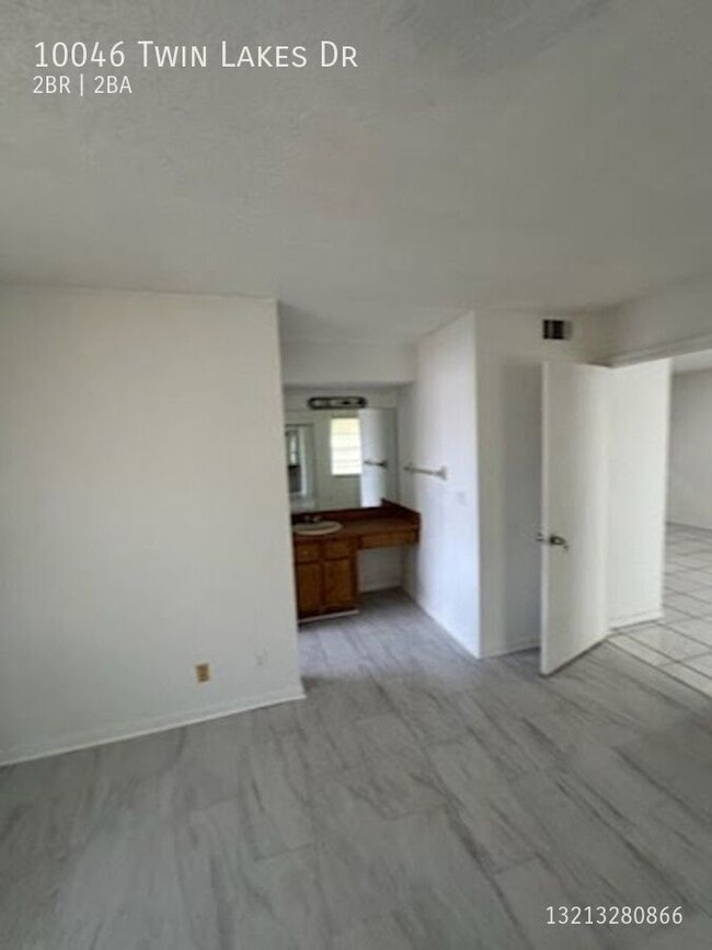 Photo - 10046 Twin Lakes Dr