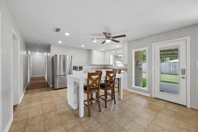 Photo - 8037 Longridge Dr