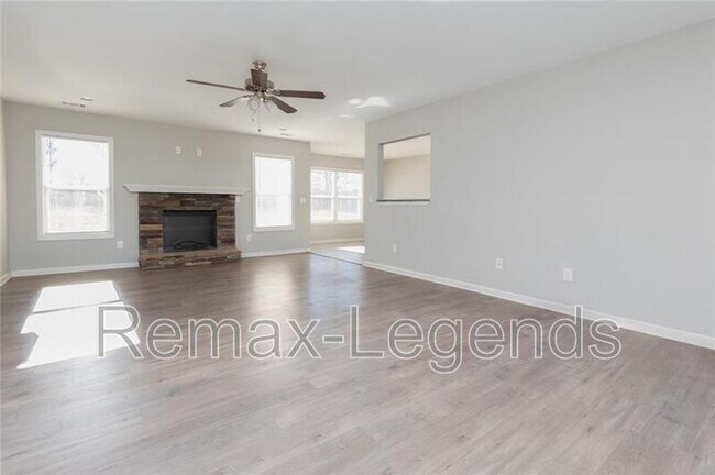 Photo - 82 Gray Field Ct