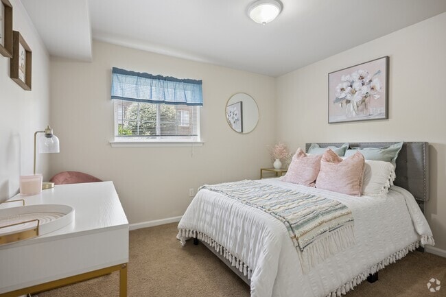 2BR, 1BA - 850SF - Secondary Bedroom