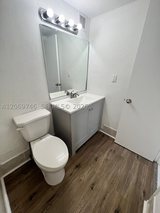 Photo - 4550 NW 9th St Unit 605E