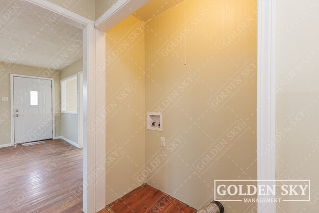 Photo - 9912 Washington St