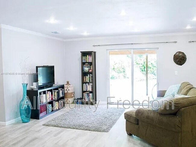 Photo - 22856 SW 53rd Ave