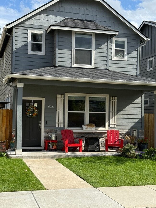 Building Photo - Gorgeous 3-Bdr Home in McKenzie Meadows Vi...