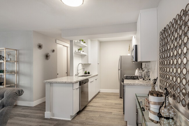 Building Photo - Candela Rental