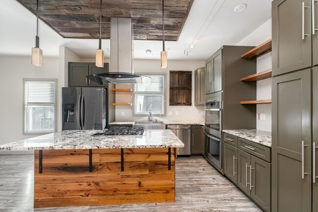 Photo - Incredible 3 BDRM / 2.5 BTH Franklin Home ...