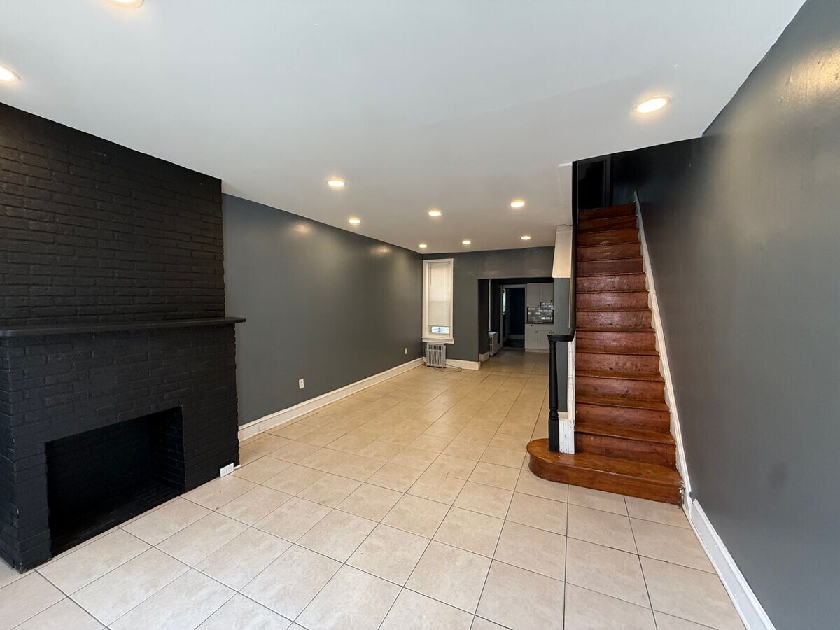 Beautiful 3BR Port Richmond Townhome - Beautiful 3BR Port Richmond Townhome