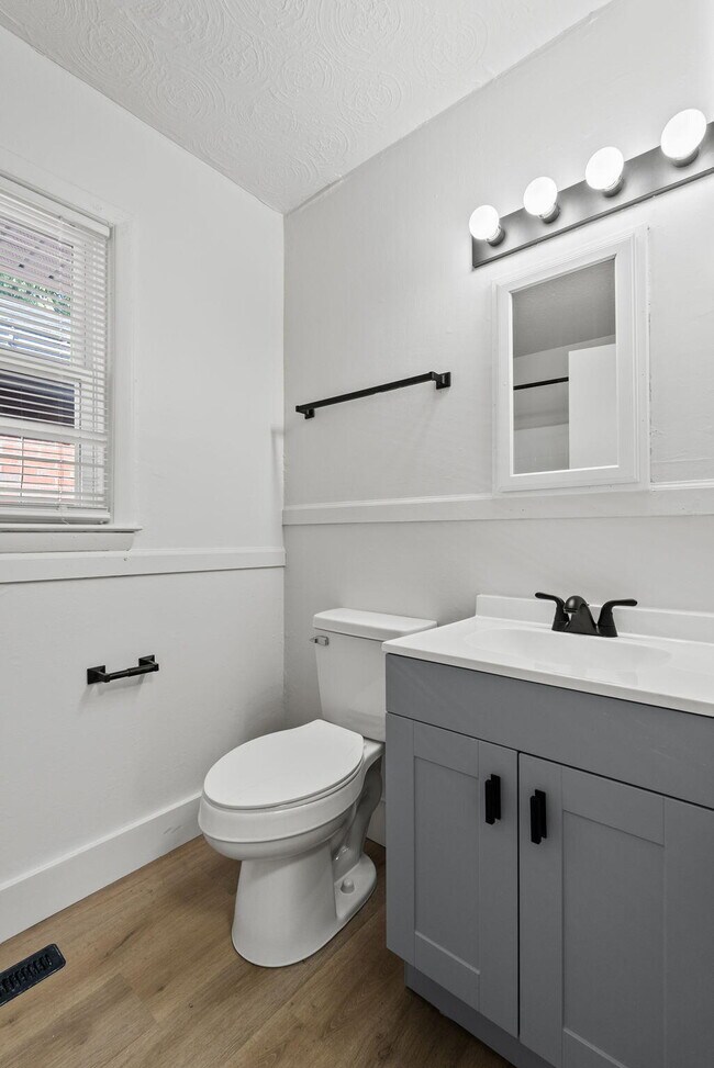 Photo - 528 Booker St Unit 3