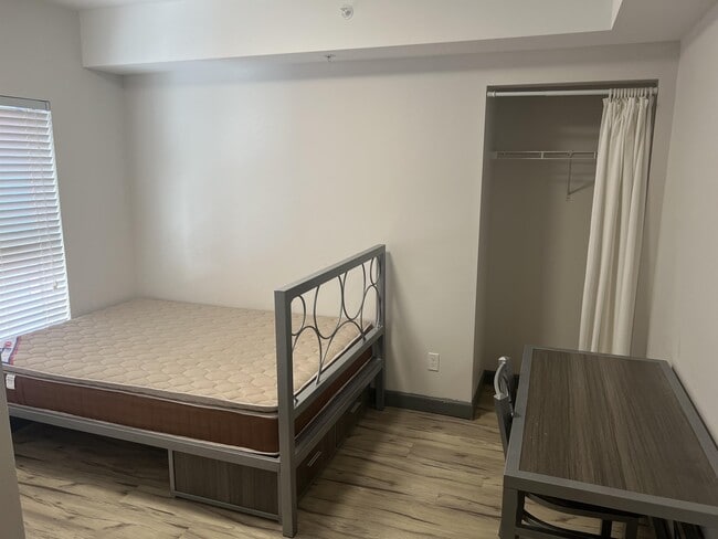 Photo - 258B-258B Sunview St