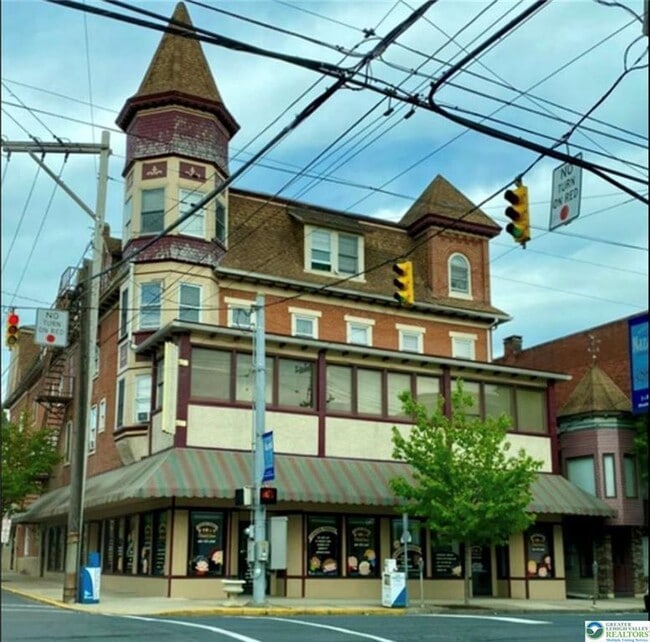 Building Photo - 4 E Belvidere St Unit 302