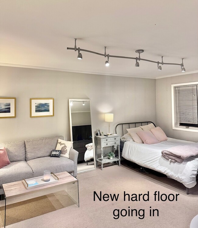 Building Photo - 426 W Barry Ave Unit 209