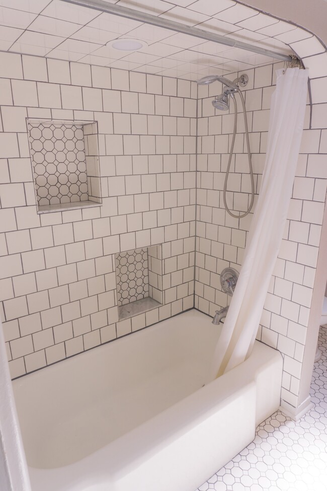 Photo - 2423 Rose Avenue NW