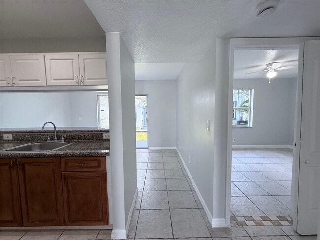 Photo - 230 SW 11th Ave Unidad 2