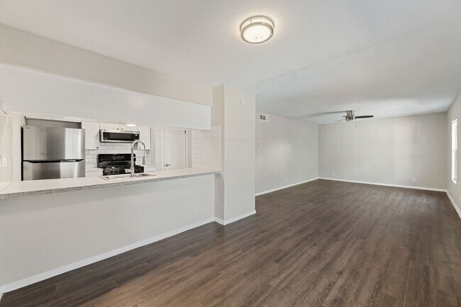 Photo - 5005 Manor Rd Unidad 232