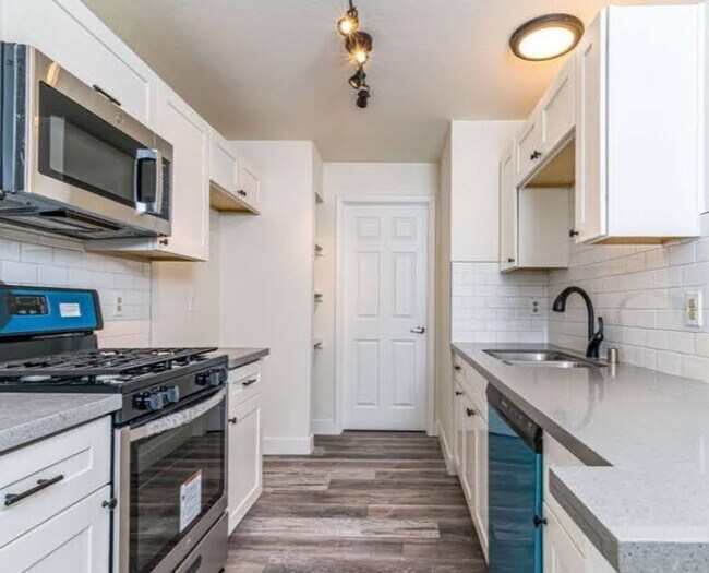 Photo - GUARD GATED / Canyon Gate Highly upgraded ... Unidad 2023