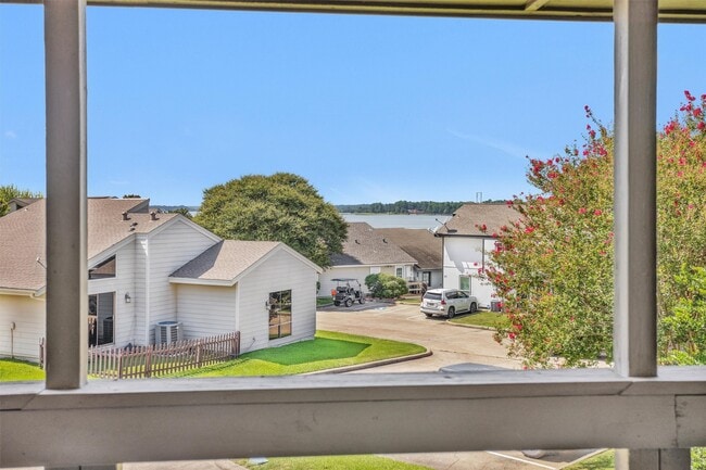 Photo - 36 April Point Dr N