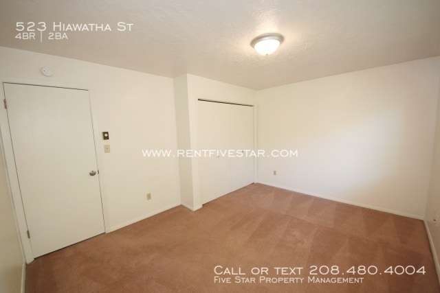 Photo - 523 Hiawatha St