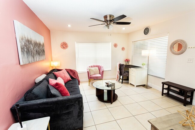 Building Photo - 3801 SW 59th Ave Unit 2