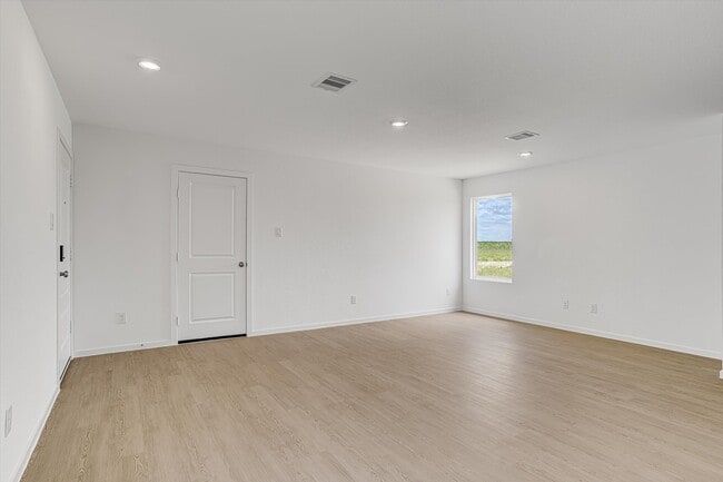 Photo - 390 LUCIA Way