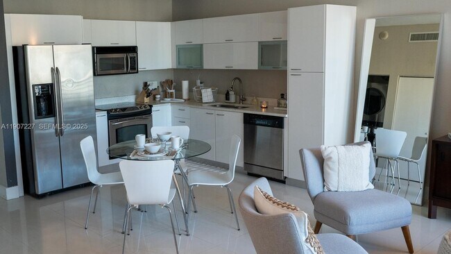 Photo - 133 NE 2nd Ave Unidad 3308