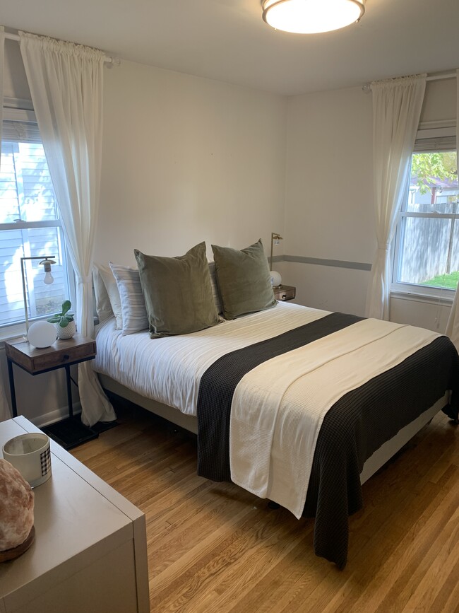 Building Photo - 3321 Bryant Ave S