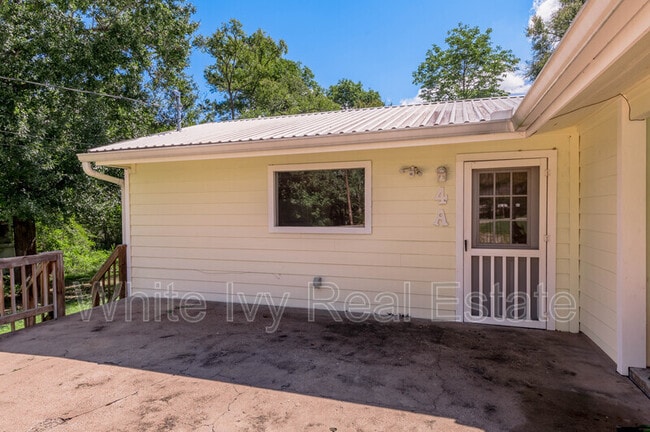 Building Photo - 4 Rainbow Dr Unit A