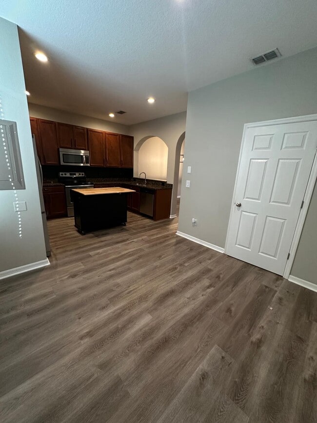 Photo - 14170 Oakham St