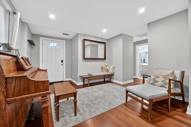 Photo - 4525 Avenue B