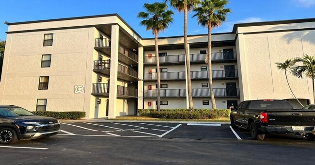 Building Photo - Colonial Village - 7550 Stirling Rd Rental